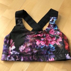 Lululemon sports bra